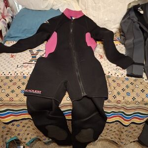 Sea Quest Wet suit women's sz 9-10 black pink blue